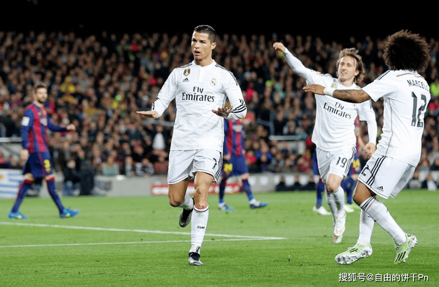 巴萨绝杀希腊,C罗点燃赛场 巴萨绝杀希腊,C罗点燃赛场