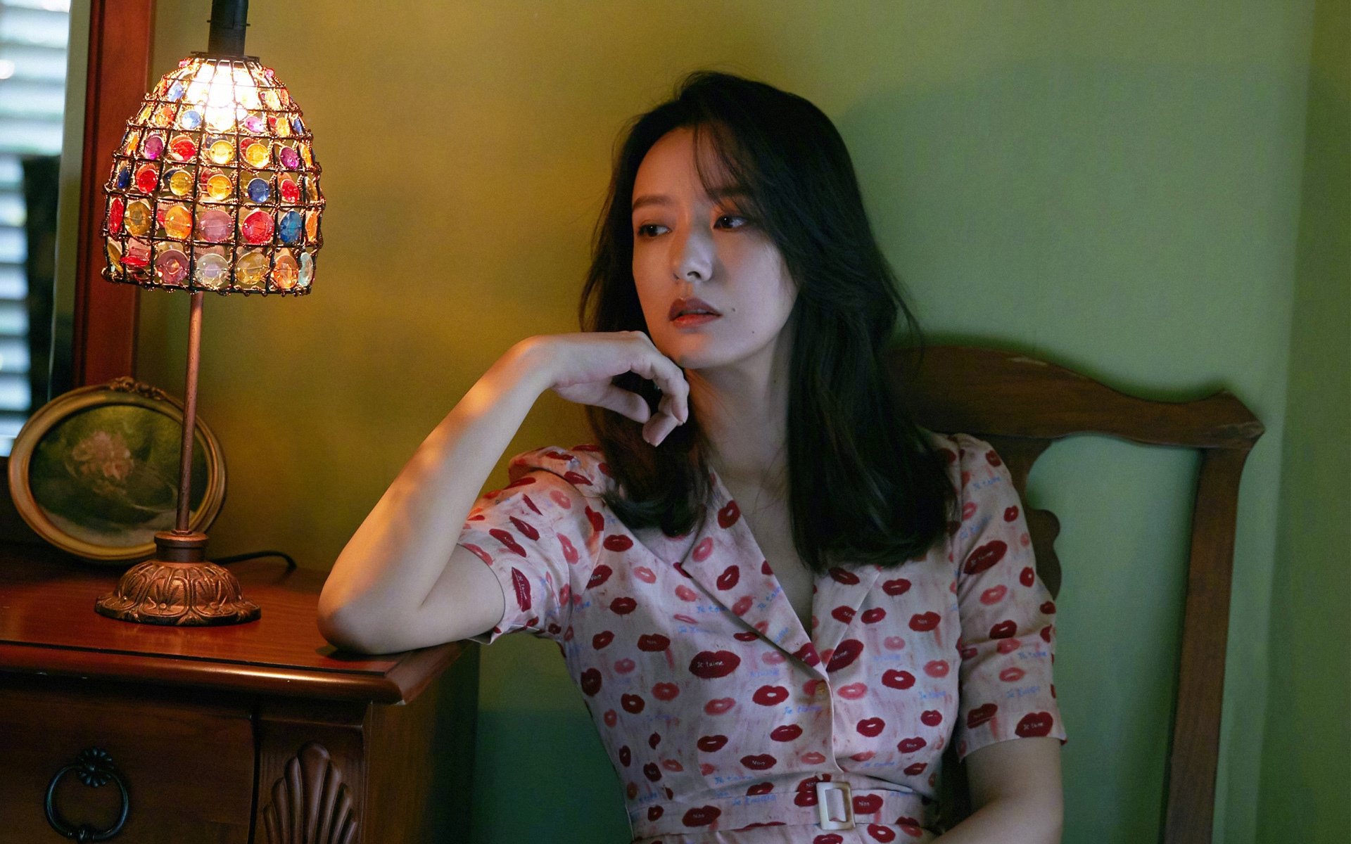 开云体育中国-双城记，篮球场的铁壁与绿茵场的闪电