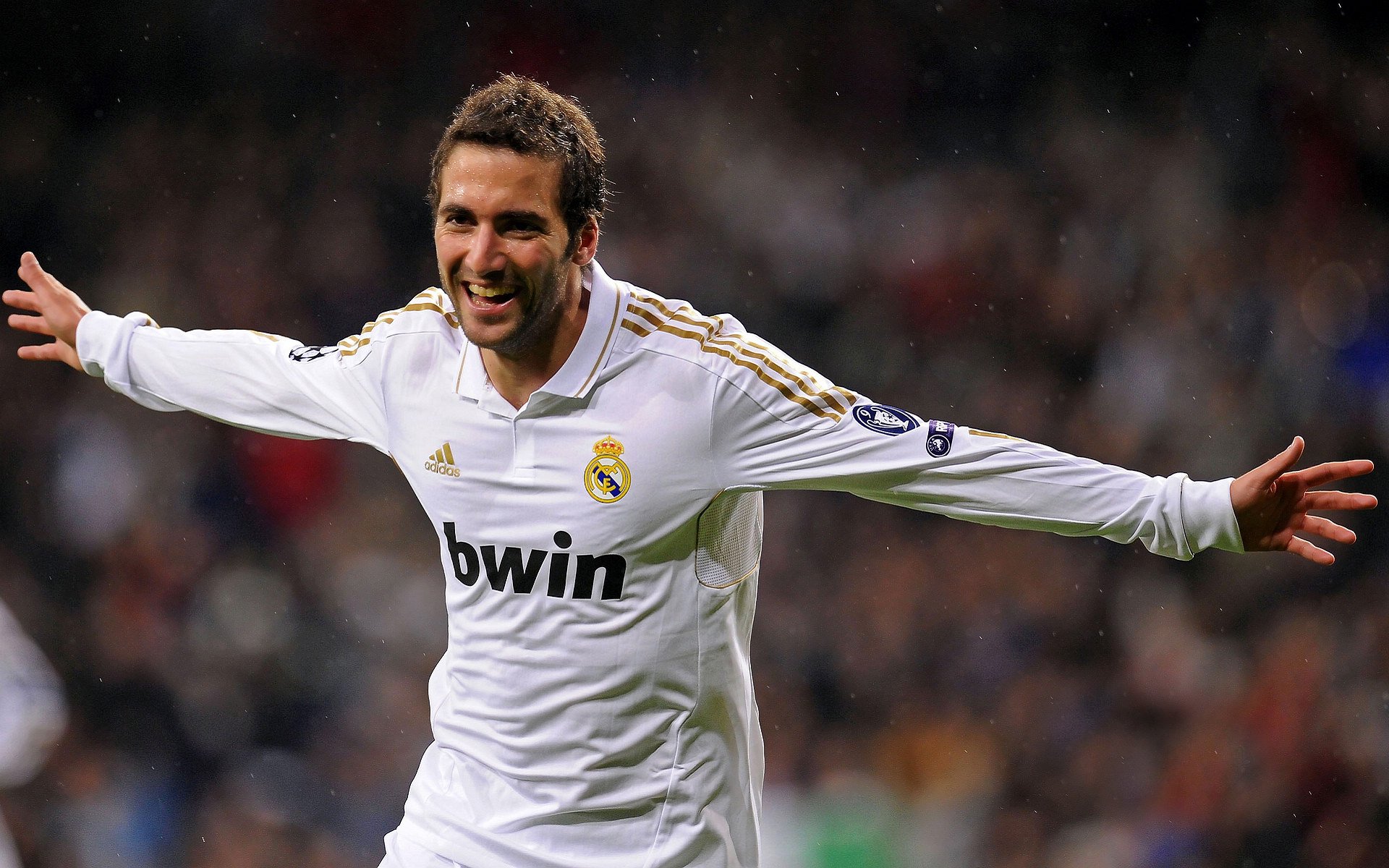 当马德里披上苏格兰格纹,铁血防守与卡拉斯科的巴黎征服之夜