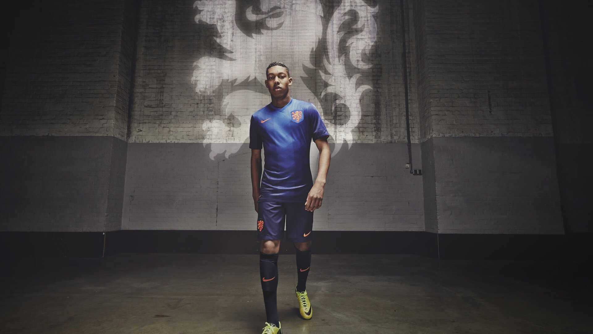 红蓝与纯白的另一种可能，当伯纳乌的雨夜响起篮球倒计时